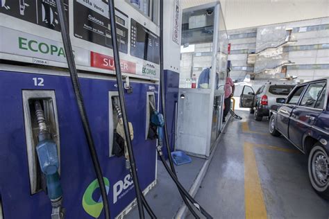 Nuevo récord de la gasolina Súper en Ecuador al pasar los 5 dólares por