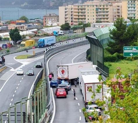 Caos Autostrade Un Altro Incidente Sulla A Ancora Disagi Alla