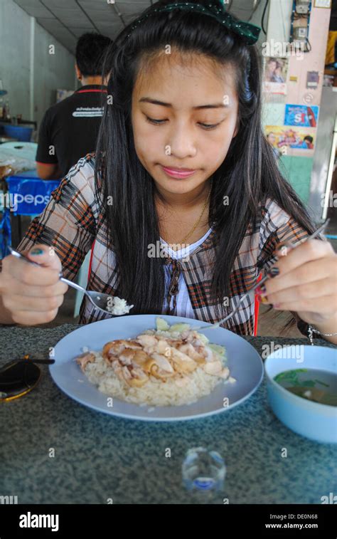 Thai Mädchen Stockfotos Und Bilder Kaufen Alamy