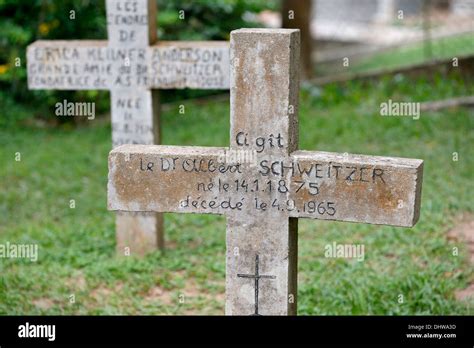 La Tombe D Albert Schweitzer Lambar N Le Gabon Photo Stock Alamy