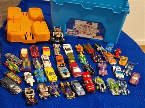 Hot Wheels Spielautos 52 Stück in einer Box mit Raritäten Gebraucht in Basel für CHF 30