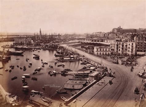 Napoli Panoramica Del Porto Di Napoli In Primo Piano Il Molo Piccolo