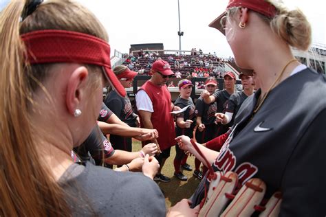 Alabama Softball Squanders Sweep In Seventh Inning At Ole Miss Sports Illustrated Alabama