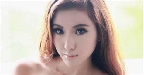 Hot girl nóng bỏng đình đám Singapore