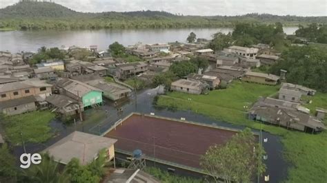 V Deo Campo De Futebol Fica Submerso E Vira Piscina Em Cidade Atingida