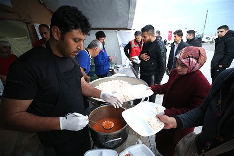 Hatay Da Konteyner Ve Ad R Kentlerde Kalan Depremzedeler Ilk Iftar Yapt