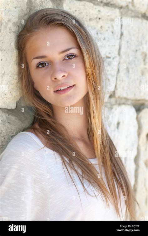 Pretty blonde Fotos und Bildmaterial in hoher Auflösung Alamy