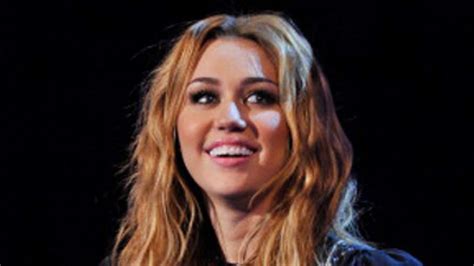 Miley Cyrus Simulates Fake Oral Sex With Bill Clinton Impersonator On Stage