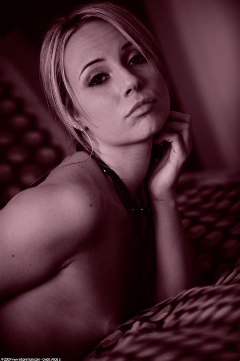 Forumophilia PORN FORUM Cute Girls Posing Naked Page 10