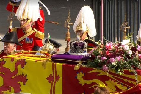 Rainha Elizabeth II: Funeral tem início na Abadia de Westminster