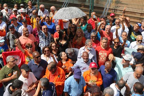 Em Protesto Centenas De Petroleiros Pedem A Reabertura Da Sede Da