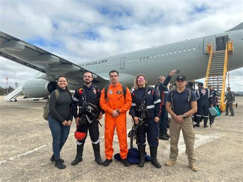 Enfermeira E M Dico Do Samu De Ita Na Auxiliam V Timas No Rio Grande Do Sul