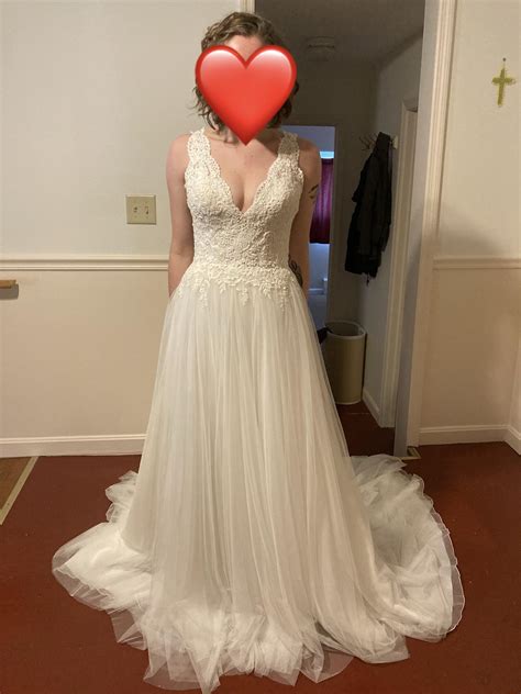 Tried on my (very un-hemmed) dress today! : r/weddingplanning