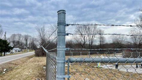 Chain Link Fence With Barbed Wire Best Security