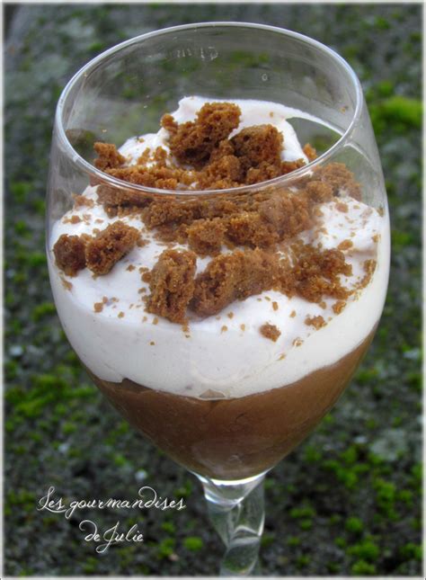 Verrine de mousse au chocolat chantilly à la confiture de fraises et