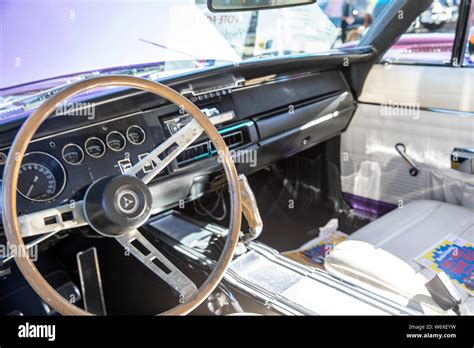 Introducir 52+ imagen 1969 dodge charger daytona interior - Abzlocal.mx