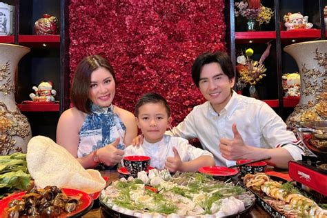 Sao Việt Đan Trường tình tứ bên vợ cũ BTV Mai Ngọc gợi cảm với bikini