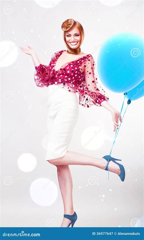 Dame Blonde Folle Dans La Jupe Blanche Image stock Image du oeil beauté