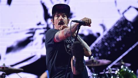 Los Red Hot Chili Peppers Podr A Vender Su Cat Logo Musical Por Cifra Multimillonaria Iheartradio