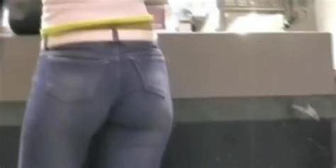Street Candid College Ass In Blue Jeans Tnaflix