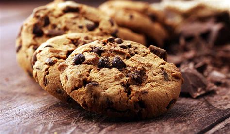 Galletas Con Chispas De Chocolate Grandes Y Llenas De Mantequilla