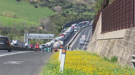 INCIDENTE MORTALE IN A14 TRA PEDASO E GROTTAMMARE