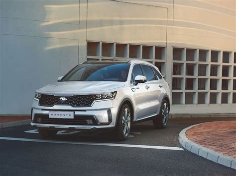 First Images Of Next Gen Kia Sorento