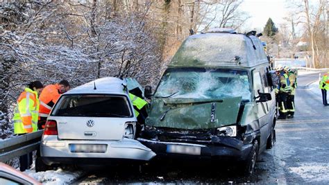 Unfall Am Bodensee Autofahrer Stirbt Bei Kollision Mit Kleinbus