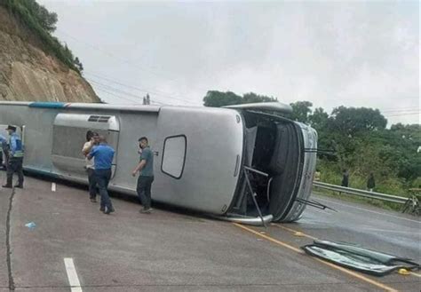 Cuatro Heridos Deja Volcamiento De Bus Interurbano En Comayagua