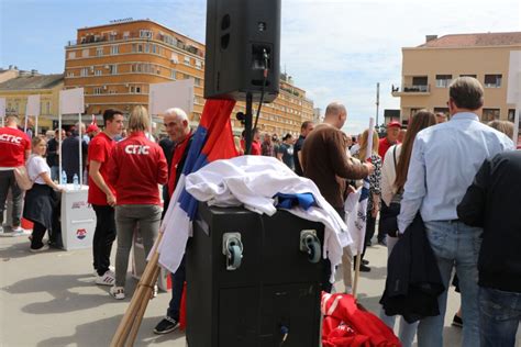 Lokalni Izbori U Novom Sadu Naprednja Ka Revija Fantoma I La Njaka U