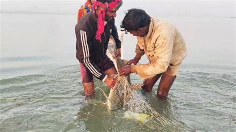 आज फिर हमको बहुत बड़ी बड़ी मछली पकड़ने का मौका मिला जाल से