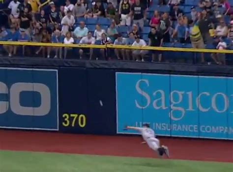 Yankees RF Aaron Judge Makes Impressive Diving Play, Doubles Up Rays at ...