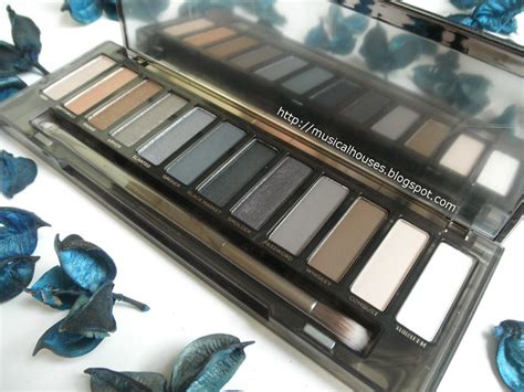 Urban Decay Naked Smoky Palette Review And Swatches Of Faces And Fingers