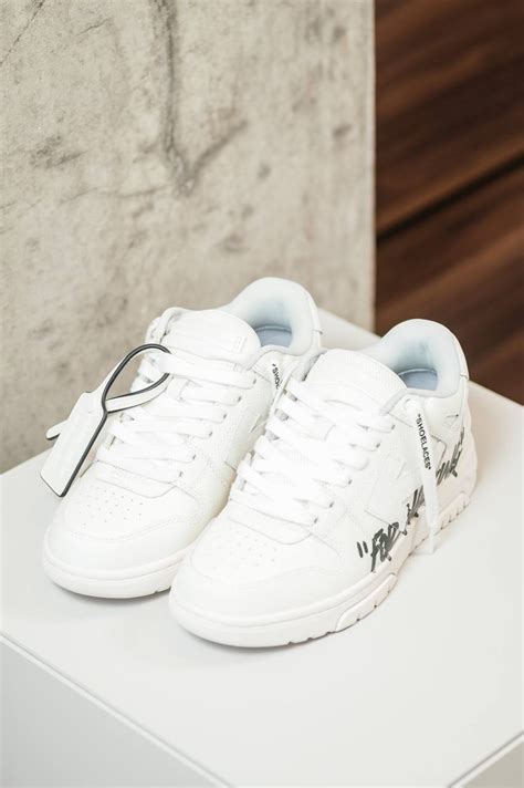 Off-White - Белые кожаные кроссовки Out Of Office For Walking ...