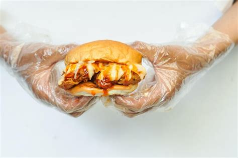 Premium Photo | Classic zinger burger