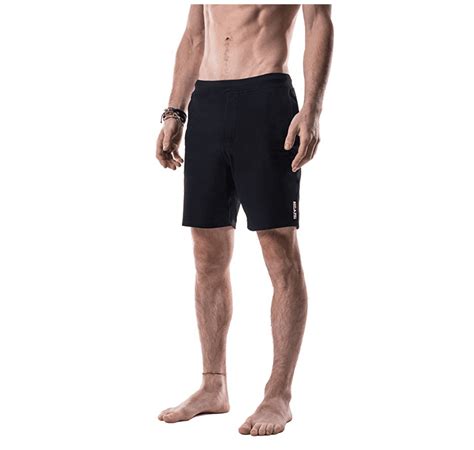 The 7 Best Yoga Shorts For Men Of 2020