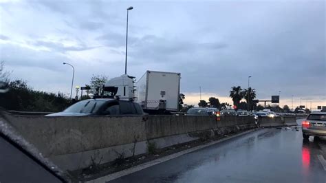 Incidente Tra La Statale E Via Amendola Camion Fuori Strada