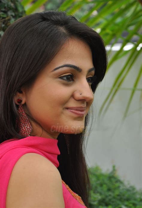 Aksha In Sleeveless Red Rose Churidar Hot Cleavage Show