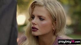 Big Boobed Babe Introducing Her Tight Body Outdoor Xnxx