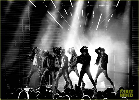 BTS Rocks The AMAs 2017 With DNA Performance Video Photo 3990231