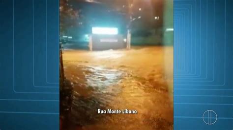 Chuva Forte Alaga Ruas E Causa Queda De Barreiras Na Serra Do RJ