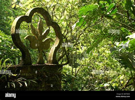 Fleur de lys la sculpture à Las Pozas le jardin de sculptures