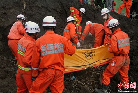 新疆新源山体滑坡28人被埋 十余人遇难 中新网