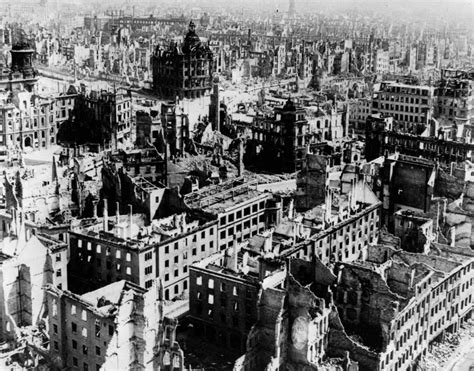 Bomben auf Dresden: Die Luftangriffe 1945 - DER SPIEGEL