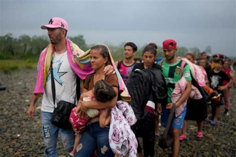 Migrantes Inician Caravana Hacia La Frontera De M Xico Con Eeuu Los