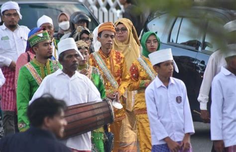 Suku Andio Ikut Ramaikan Karnaval Budaya Festival Teluk Lalong