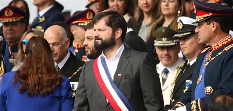 “merluzo Escucha ” Presidente Boric Recibió Pifias E Insultos En Su