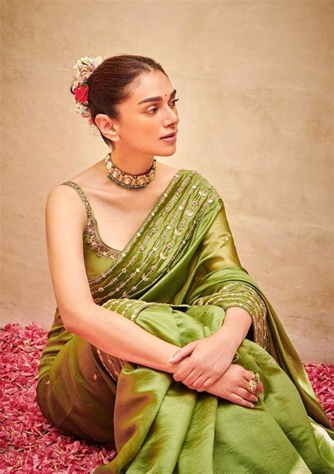 Aditi Rao Hydaris Stunning Green Saree Will Make You Stand Out During