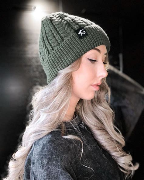 Best Beanie Hairstyle Ideas 6 Stylish Looks To Rock This Winter