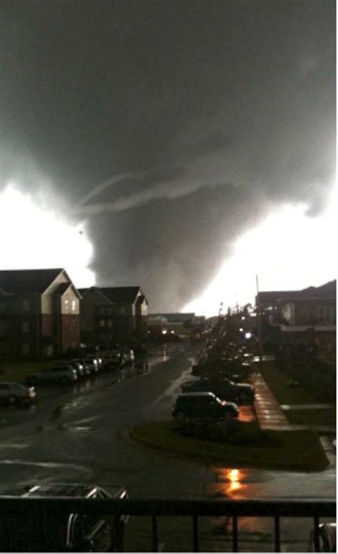 Tornado in Tuscaloosa, Al. 65 killed, over 1,000 injured. : r/megalophobia